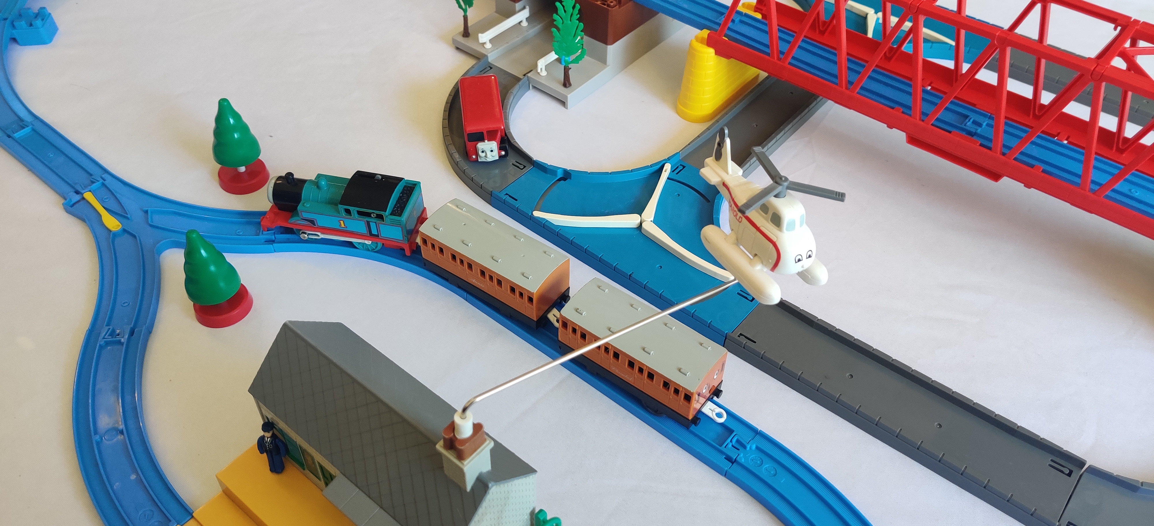 Thomas 。 Tomica World Thomas Adventure Set